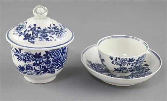 A Worcester fence pattern teabowl and saucer, and a similar sugar bowl and cover, c.1770, 12.5cm and 11.5cm